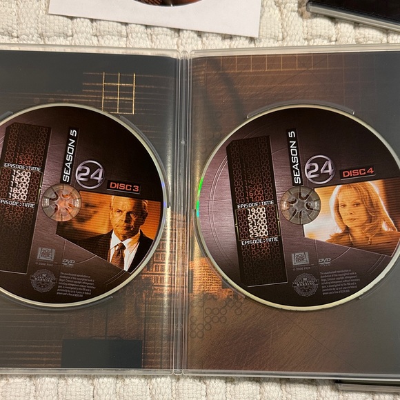 24 Season 5: 7 DVD Collector’s Edition Box Set + Sealed Bonus Disc - Picture 11 of 14